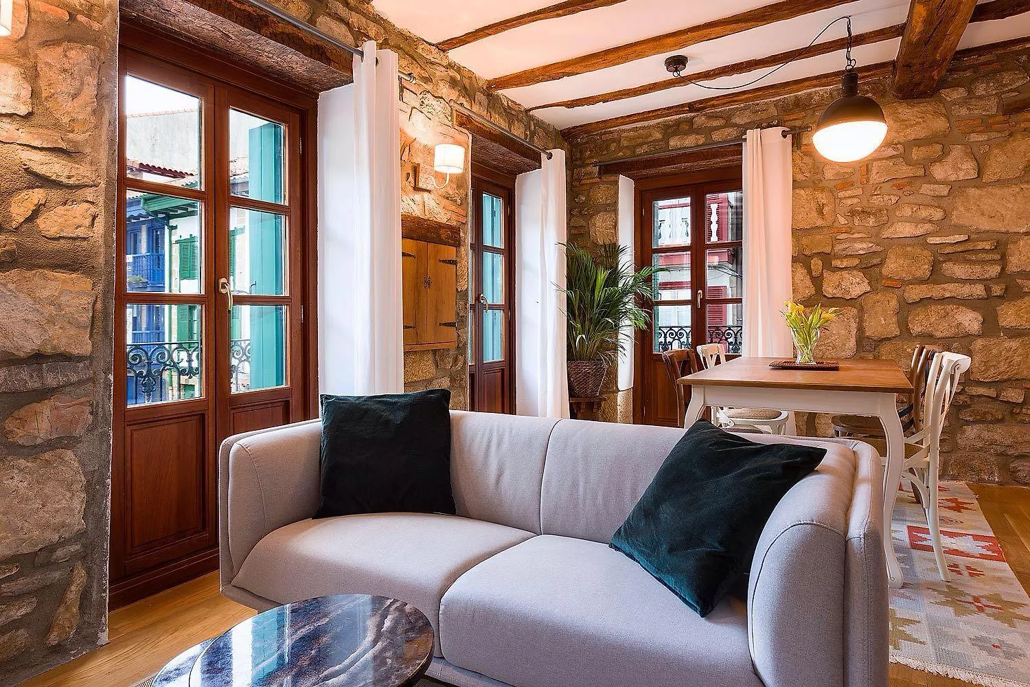 Apartamento Carlos V contacts